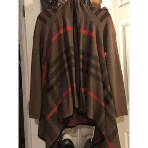 **ON HOLD FOR tnelson** Cardigan Burberry